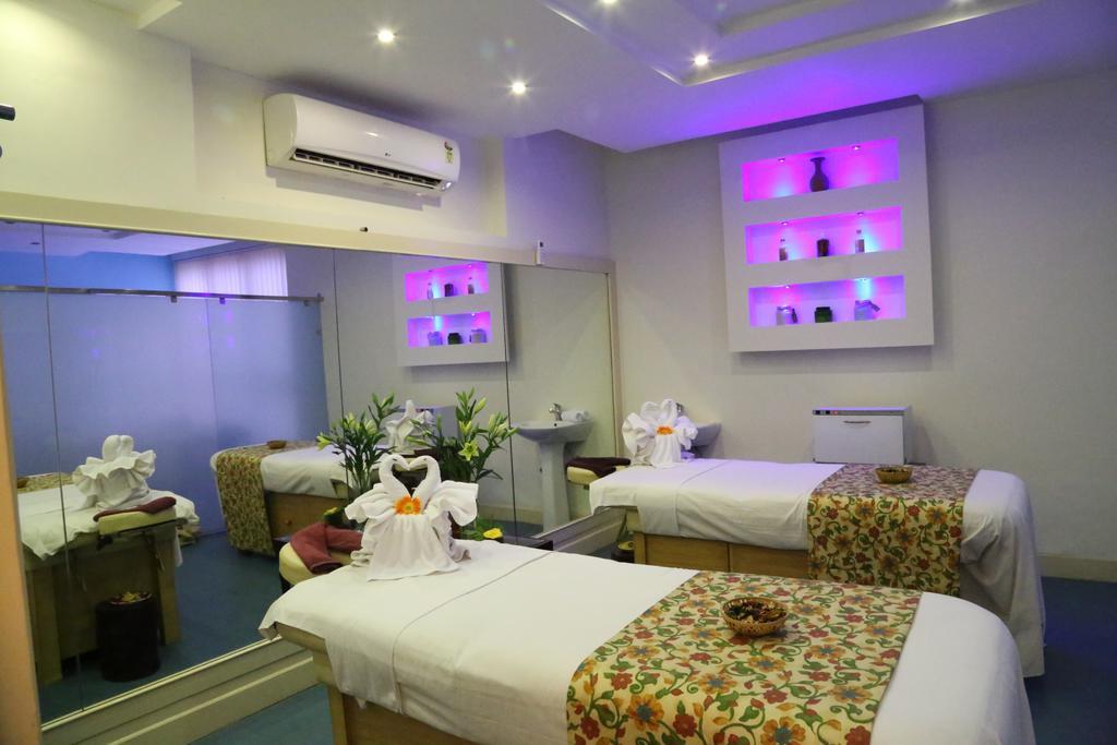 Hotel Clarks Shiraz Агра Екстер'єр фото