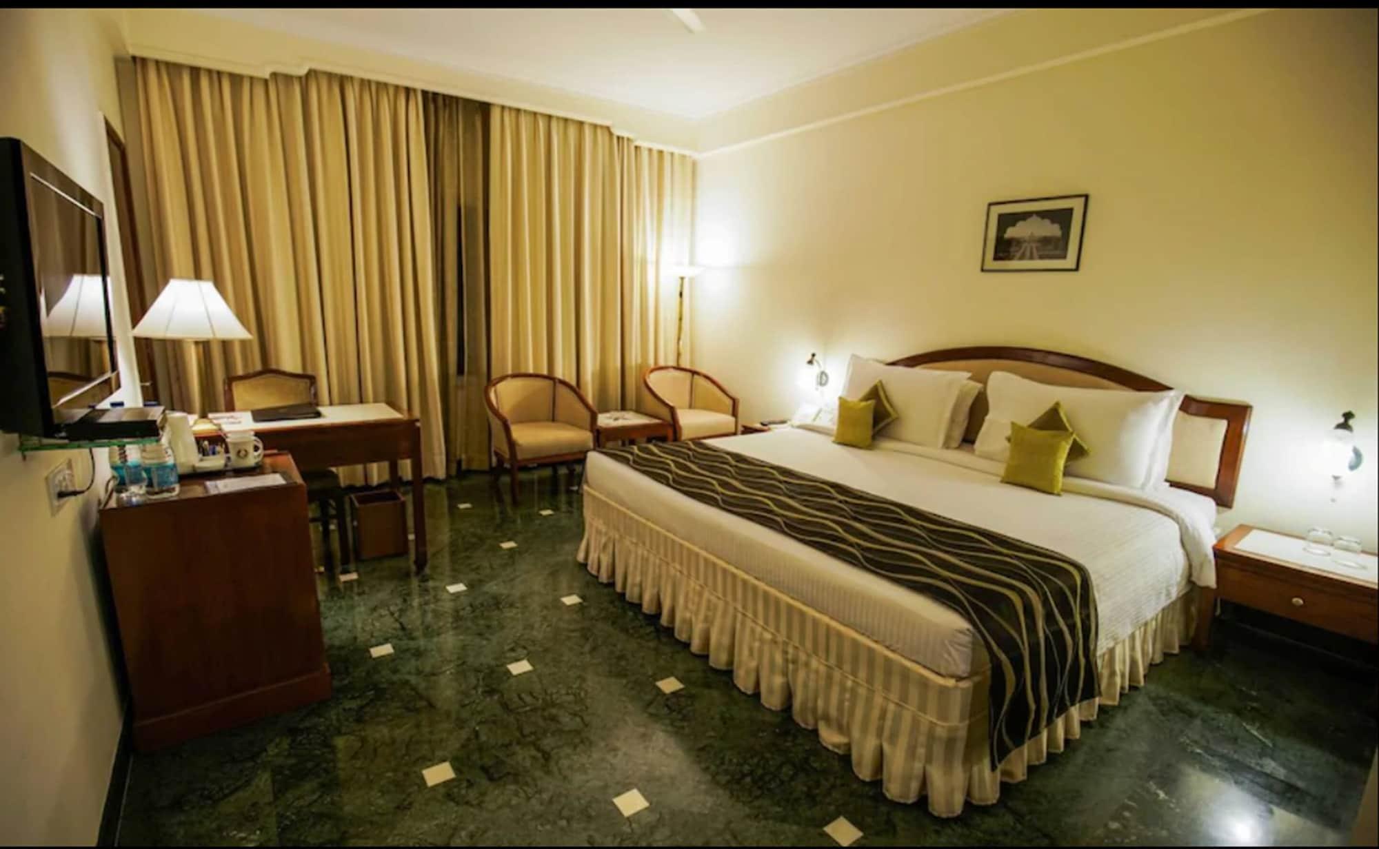 Hotel Clarks Shiraz Агра Екстер'єр фото