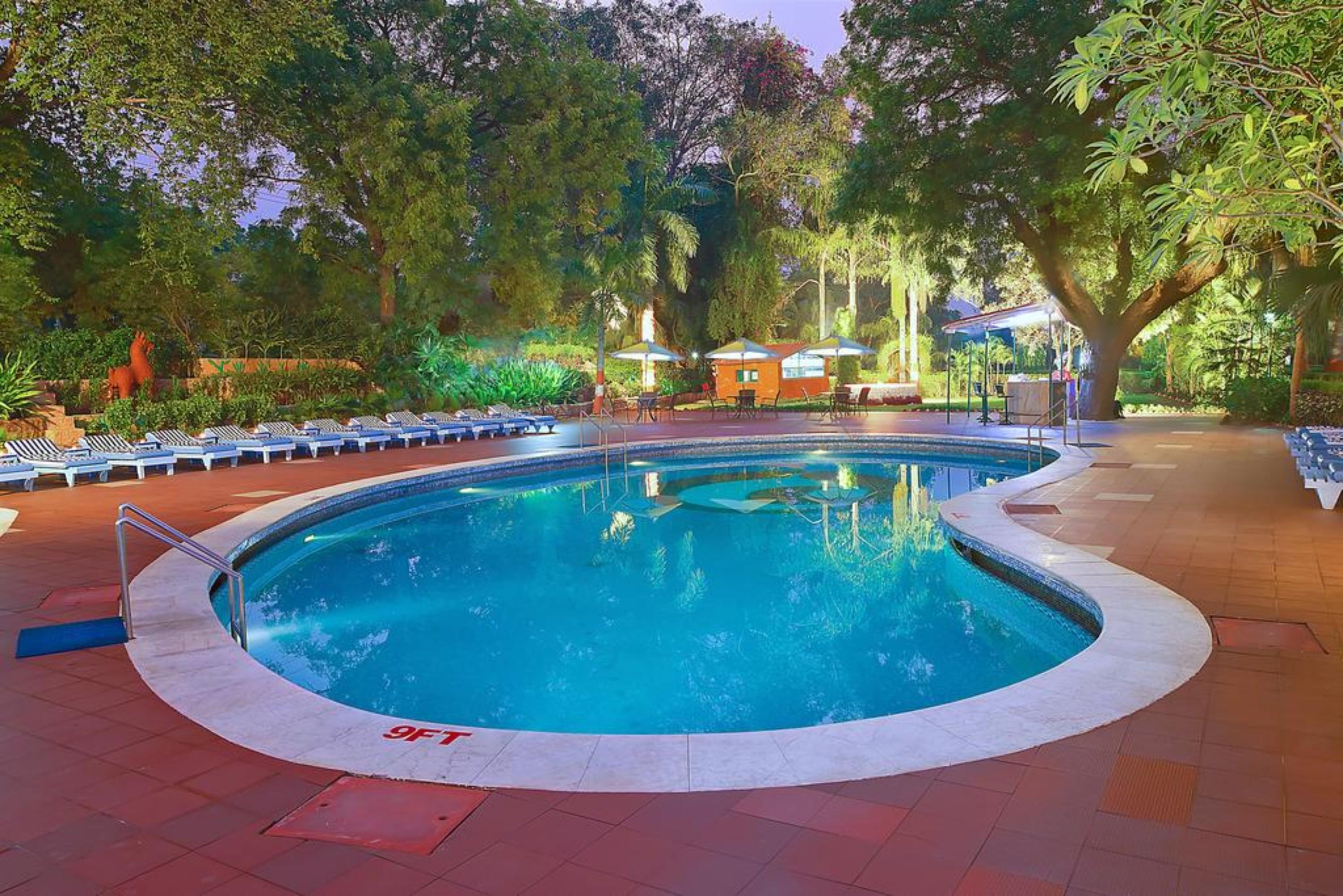 Hotel Clarks Shiraz Агра Екстер'єр фото