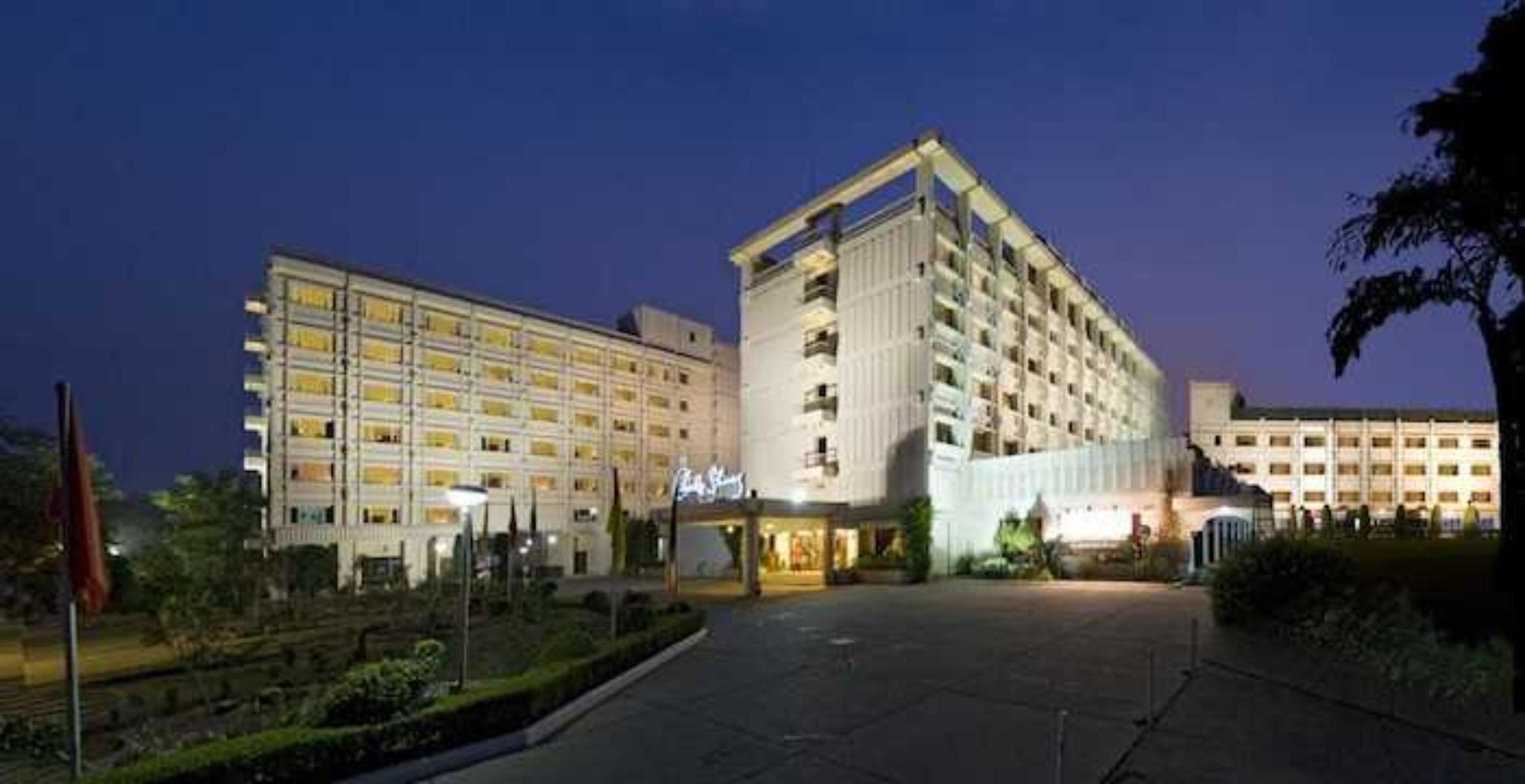 Hotel Clarks Shiraz Агра Екстер'єр фото