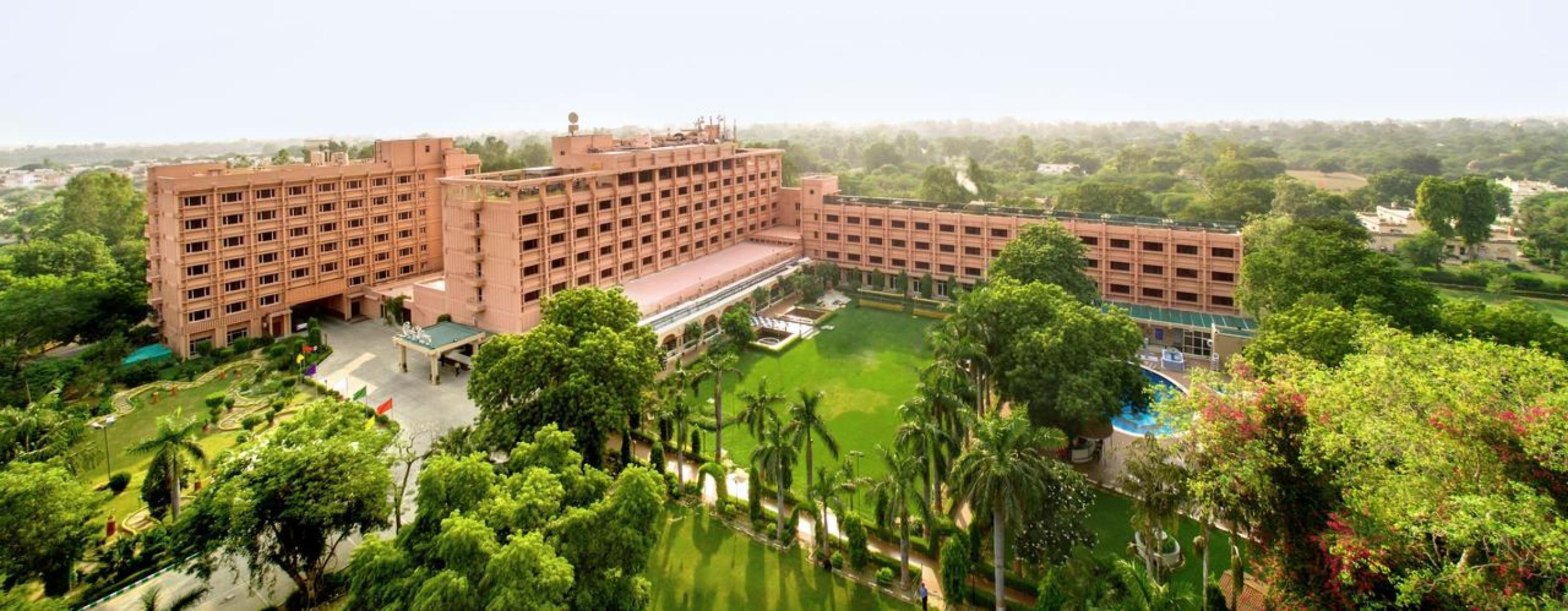 Hotel Clarks Shiraz Агра Екстер'єр фото
