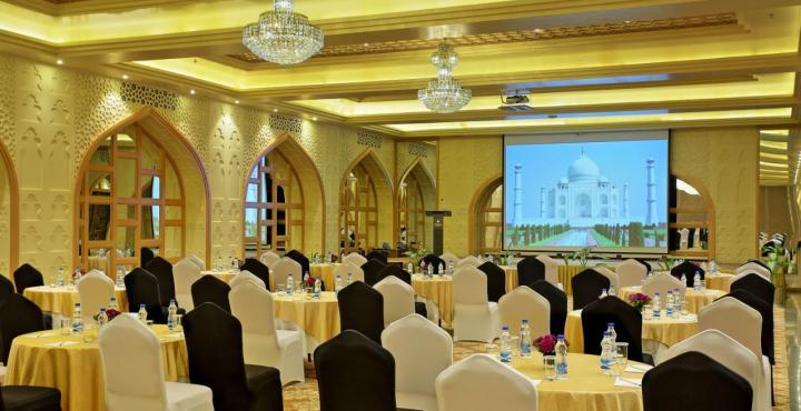 Hotel Clarks Shiraz Агра Екстер'єр фото