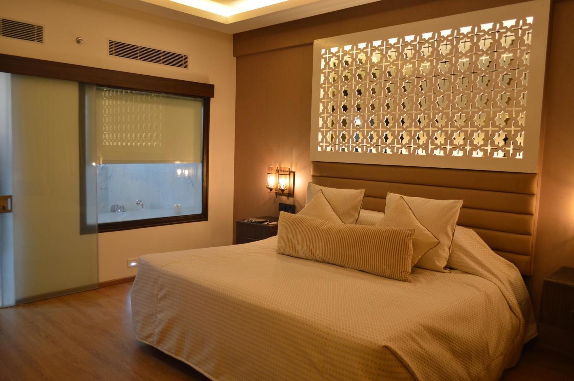 Hotel Clarks Shiraz Агра Екстер'єр фото