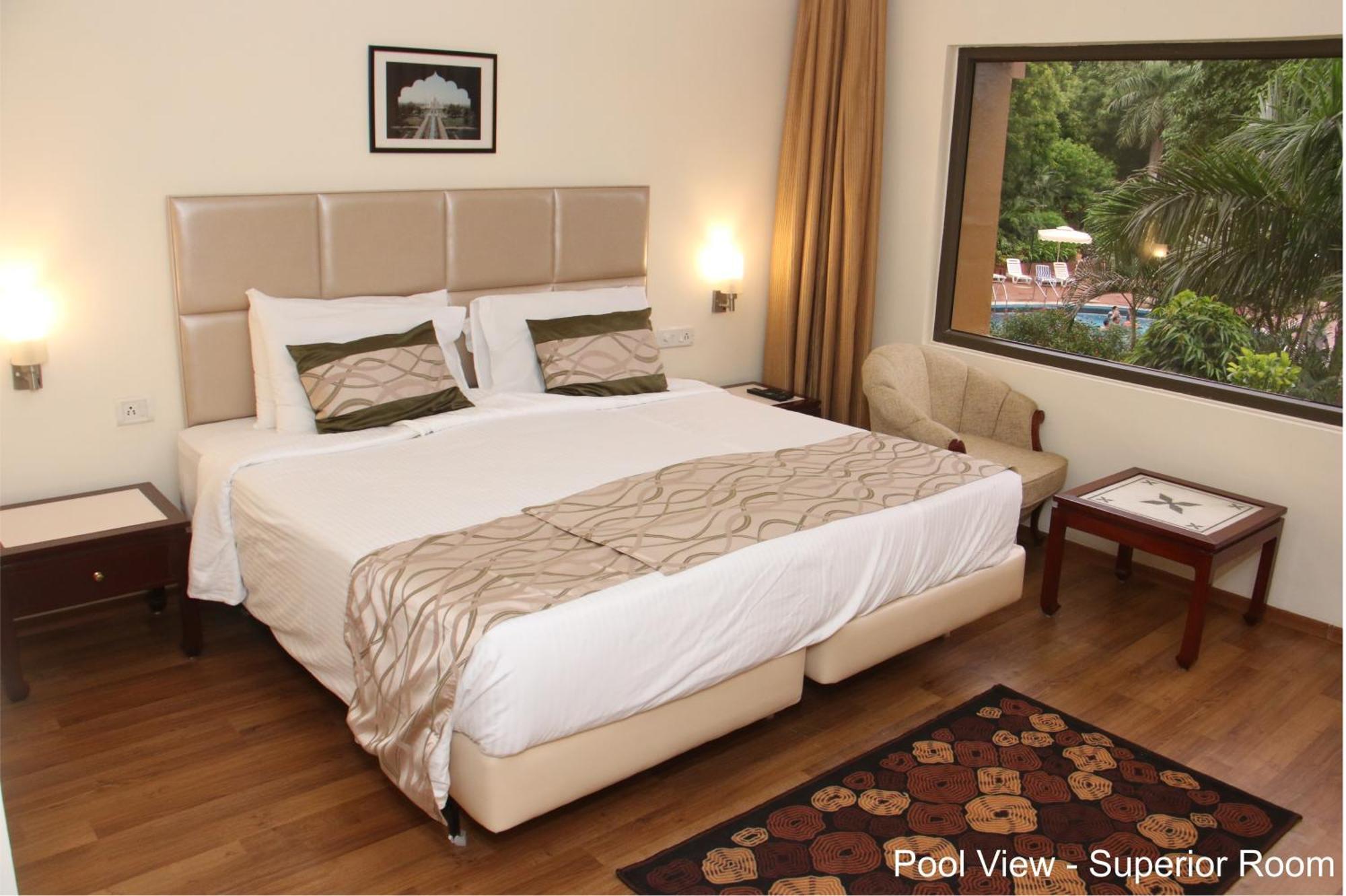 Hotel Clarks Shiraz Агра Екстер'єр фото