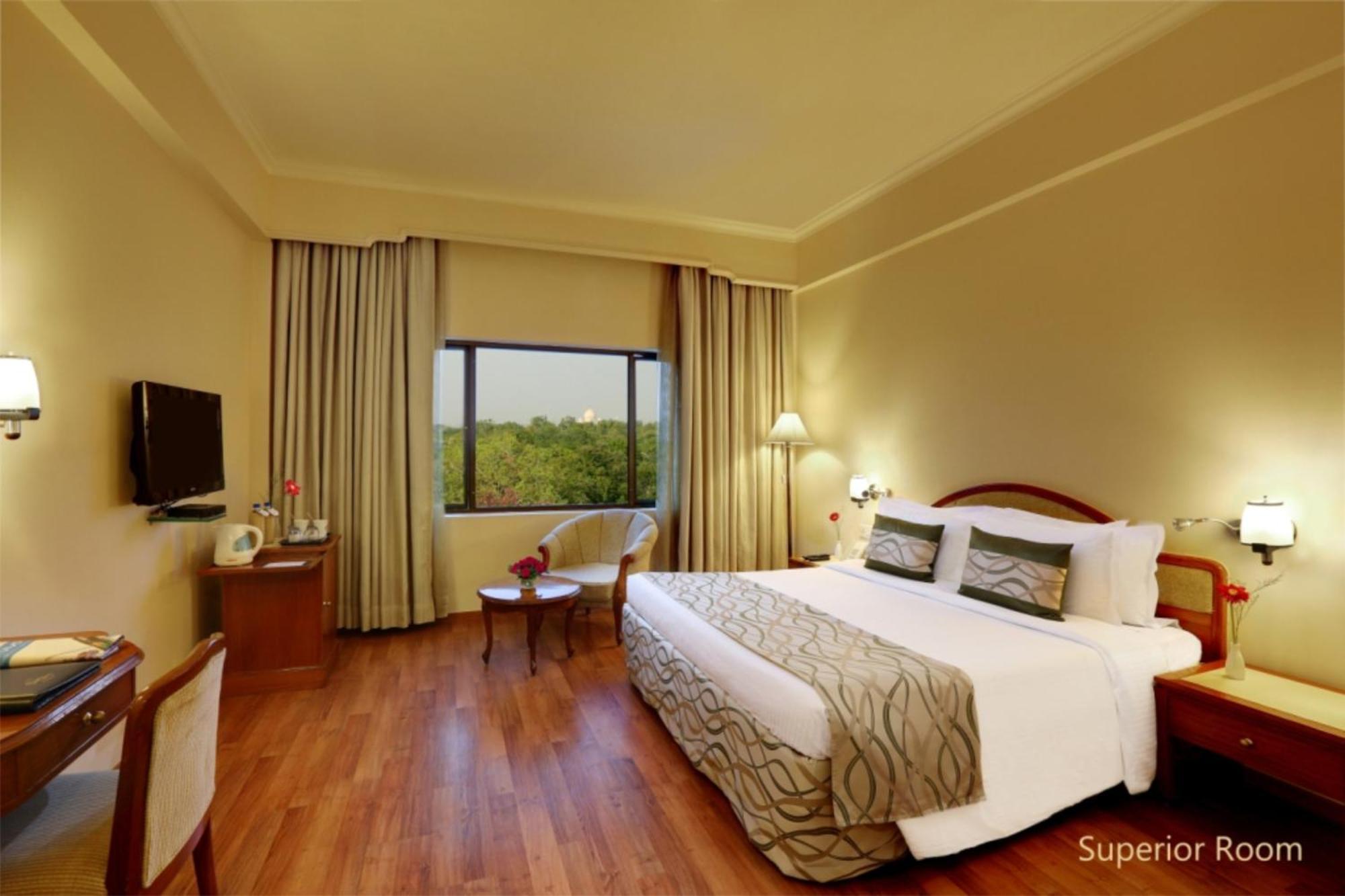 Hotel Clarks Shiraz Агра Екстер'єр фото