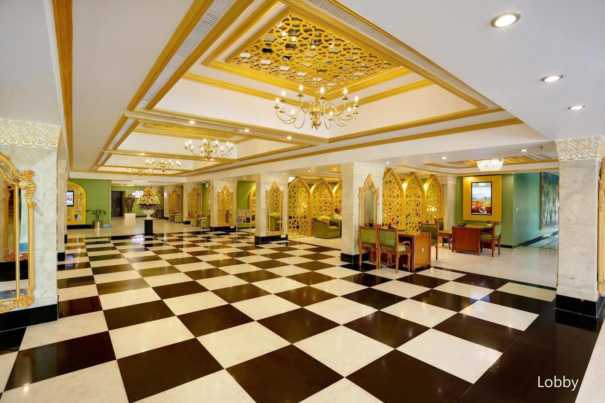 Hotel Clarks Shiraz Агра Екстер'єр фото