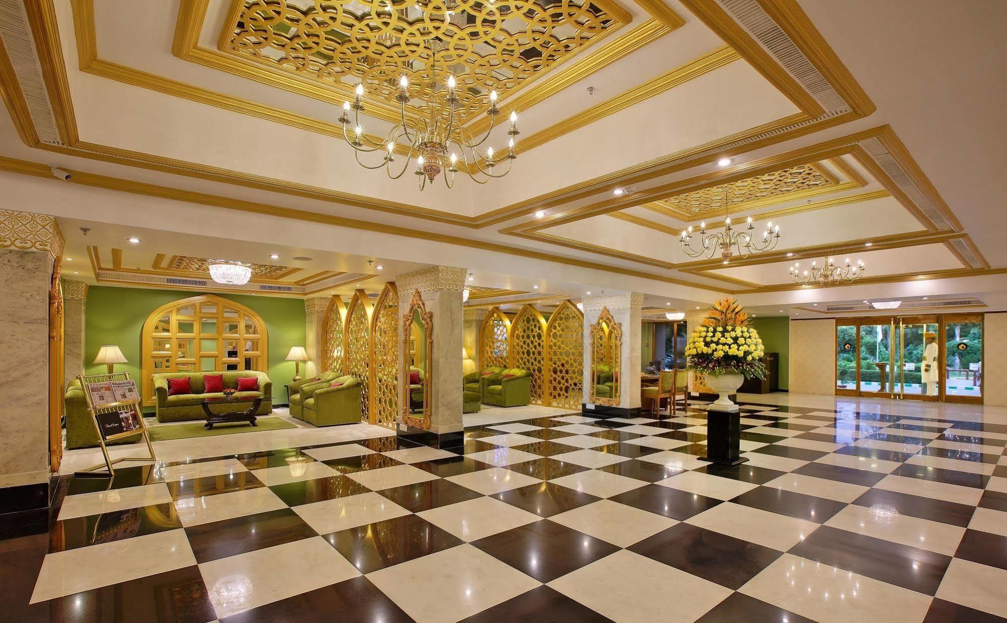 Hotel Clarks Shiraz Агра Екстер'єр фото